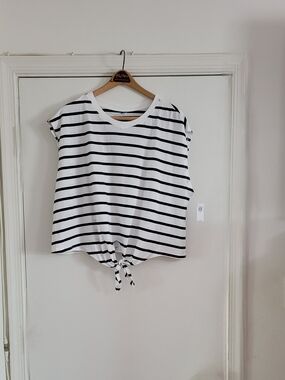 Old Navy Women's Striped Tie-Front Crop Top - White/Black